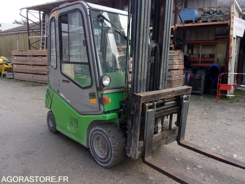 CHARIOT ÉLÉVATEUR 3 TONNES POSITIONNEUR DE FOURCHES ELECTRIQUE CESAB - Elektrische heftruck: afbeelding 1 CHARIOT ÉLÉVATEUR 3 TONNES POSITIONNEUR DE FOURCHES ELECTRIQUE CESAB - Elektrische heftruck: afbeelding 1