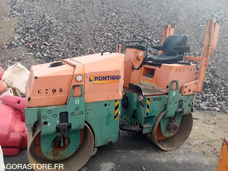 COMPACTEUR TANDEM AMMANN AV23-2 -- 2001 -- ENVIRON 800 HEURES - Wals: afbeelding 1 COMPACTEUR TANDEM AMMANN AV23-2 -- 2001 -- ENVIRON 800 HEURES - Wals: afbeelding 1