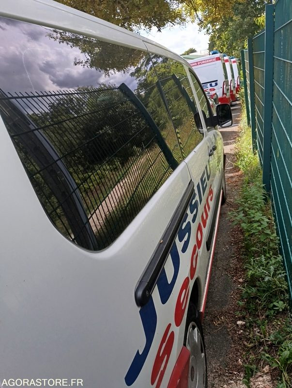 CY-838-MR - Non Roulant - FIAT SCUDO - VASP - "PP" - CG HS - 220 715 Kms - Ambulance: afbeelding 5 CY-838-MR - Non Roulant - FIAT SCUDO - VASP - "PP" - CG HS - 220 715 Kms - Ambulance: afbeelding 5