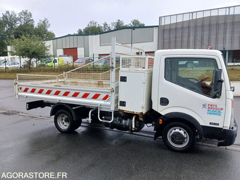 Camion plateau Nissan - 2008 - 230.040 km - Kipper bestelwagen: afbeelding 1 Camion plateau Nissan - 2008 - 230.040 km - Kipper bestelwagen: afbeelding 1