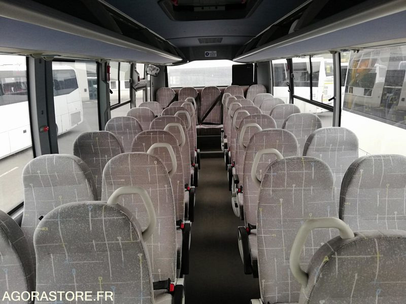 Car Isuzu Turquoise - 2017 - 110 000 km - Schoolbus: afbeelding 5 Car Isuzu Turquoise - 2017 - 110 000 km - Schoolbus: afbeelding 5