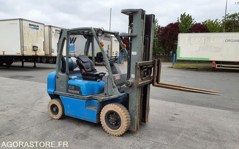 Chariot élévateur frontal GAZ Nissan 2827 heures Triplex UD02A25PQ - 3F550 - Heftruck: afbeelding 4 Chariot élévateur frontal GAZ Nissan 2827 heures Triplex UD02A25PQ - 3F550 - Heftruck: afbeelding 4