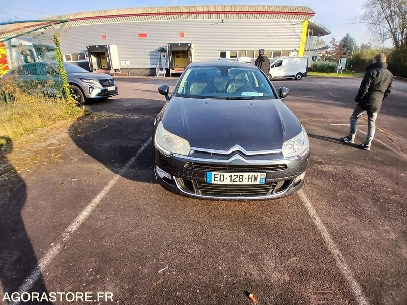 Citroën C5 – Diesel – 2016-217 349 km - Personenwagen: afbeelding 1 Citroën C5 – Diesel – 2016-217 349 km - Personenwagen: afbeelding 1