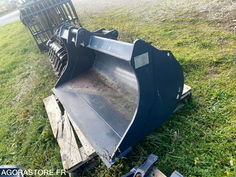 Coupleur hydraulique + 3 godets Neufs pour pelle 6T - Bouwmaterieel: afbeelding 1 Coupleur hydraulique + 3 godets Neufs pour pelle 6T - Bouwmaterieel: afbeelding 1