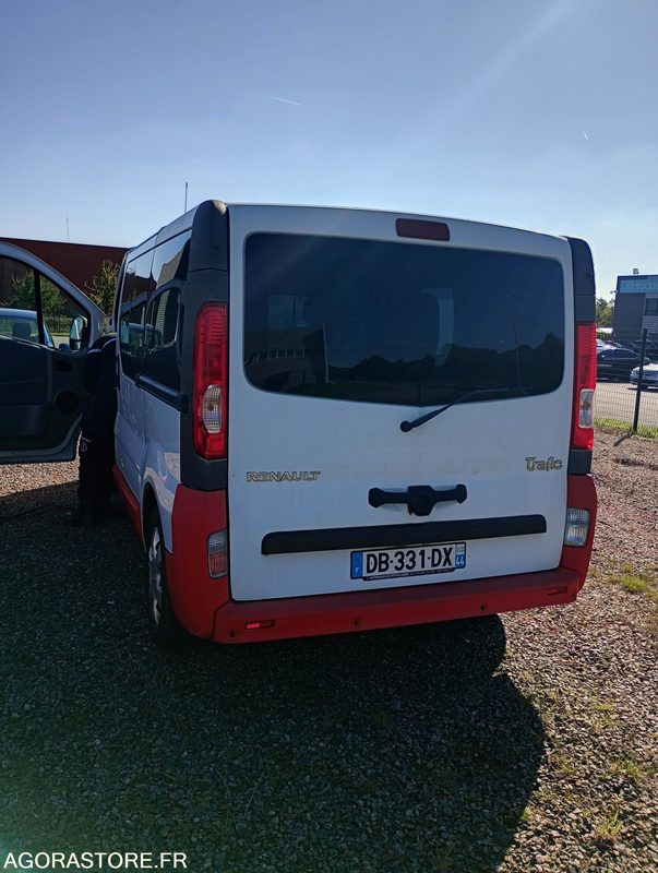 DB-331-DX - Non Roulant - RENAULT TRAFIC - VASP - 241 322 Kms - Ambulance: afbeelding 2 DB-331-DX - Non Roulant - RENAULT TRAFIC - VASP - 241 322 Kms - Ambulance: afbeelding 2