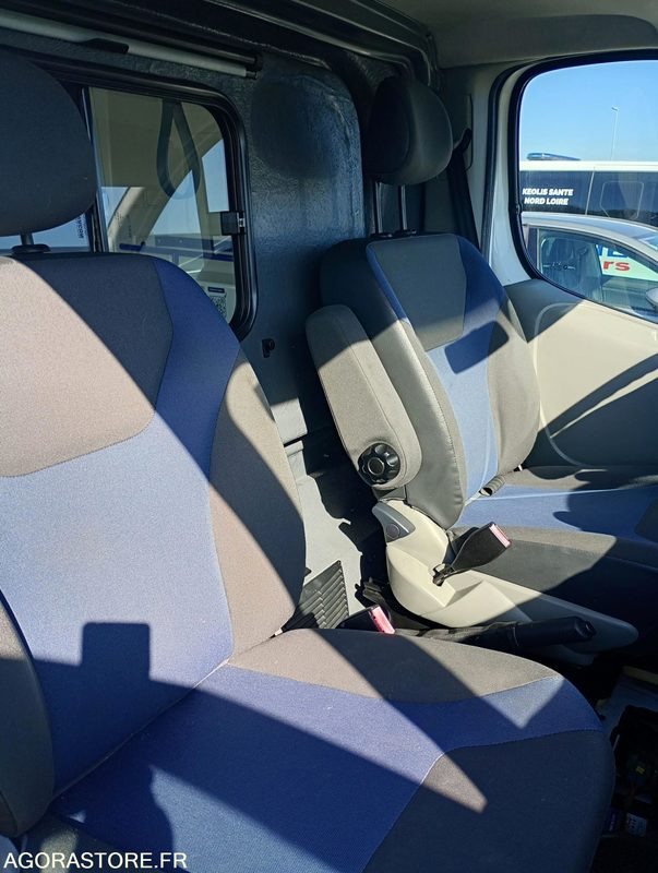 DB-331-DX - Non Roulant - RENAULT TRAFIC - VASP - 241 322 Kms - Ambulance: afbeelding 4 DB-331-DX - Non Roulant - RENAULT TRAFIC - VASP - 241 322 Kms - Ambulance: afbeelding 4