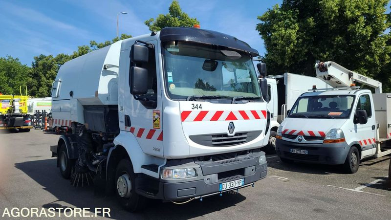 DJ 330 YP - RENAULT MIDLUM 220 - 2014 - 96138KM - Veegwagen: afbeelding 1 DJ 330 YP - RENAULT MIDLUM 220 - 2014 - 96138KM - Veegwagen: afbeelding 1