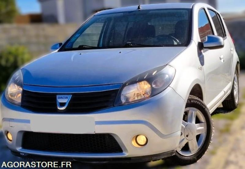 Dacia Sandero MPI GPL/ ESSENCE 176000km - Personenwagen: afbeelding 1 Dacia Sandero MPI GPL/ ESSENCE 176000km - Personenwagen: afbeelding 1