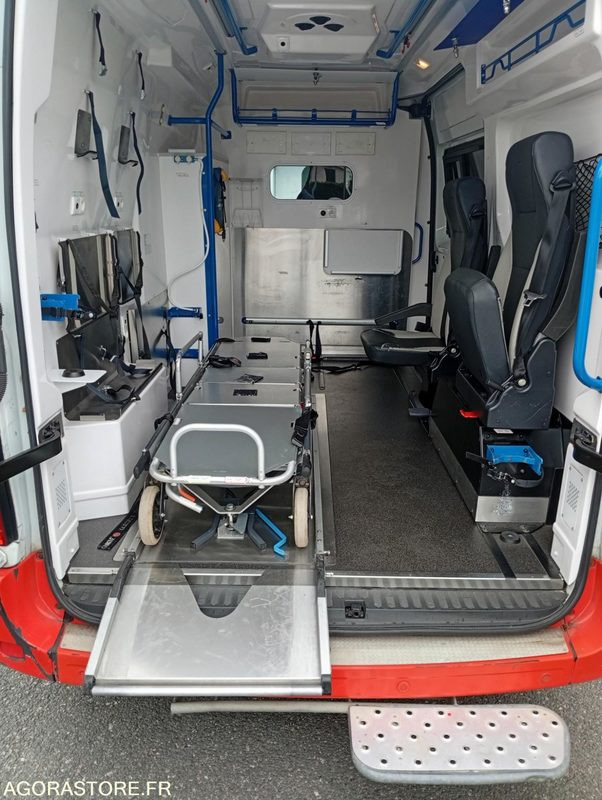 EH-025-LT - Roulant - RENAULT MASTER - VASP - 363 000 Kms - Ambulance: afbeelding 5 EH-025-LT - Roulant - RENAULT MASTER - VASP - 363 000 Kms - Ambulance: afbeelding 5
