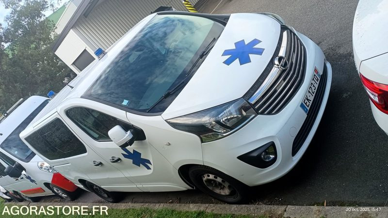 EK-123-TQ - Non Roulant - OPEL VIVARO - VASP - CG INTEGRAL - 447 455 Kms - Ambulance: afbeelding 2 EK-123-TQ - Non Roulant - OPEL VIVARO - VASP - CG INTEGRAL - 447 455 Kms - Ambulance: afbeelding 2