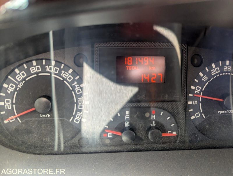 FOURGON IVECO 35C18 - 2008 - 182 000 KM - Gesloten bestelwagen: afbeelding 4 FOURGON IVECO 35C18 - 2008 - 182 000 KM - Gesloten bestelwagen: afbeelding 4