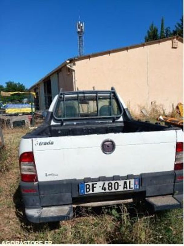 Fiat Strada 94607 kms 2010 - Pick-up: afbeelding 2 Fiat Strada 94607 kms 2010 - Pick-up: afbeelding 2