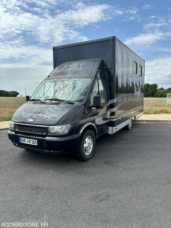 Fourgon FORD - Transport de 2 Chevaux - 2004 - 137 510 KM - Gesloten bestelwagen: afbeelding 1 Fourgon FORD - Transport de 2 Chevaux - 2004 - 137 510 KM - Gesloten bestelwagen: afbeelding 1