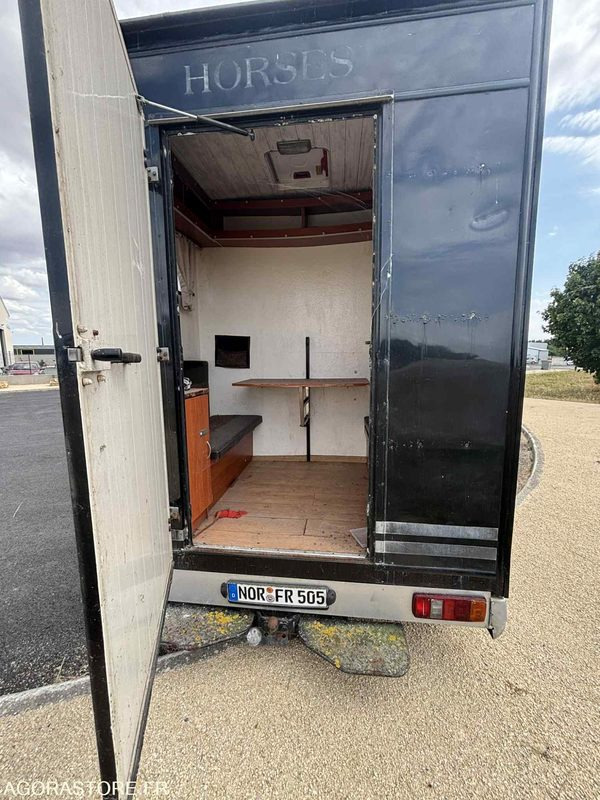 Fourgon FORD - Transport de 2 Chevaux - 2004 - 137 510 KM - Gesloten bestelwagen: afbeelding 4 Fourgon FORD - Transport de 2 Chevaux - 2004 - 137 510 KM - Gesloten bestelwagen: afbeelding 4