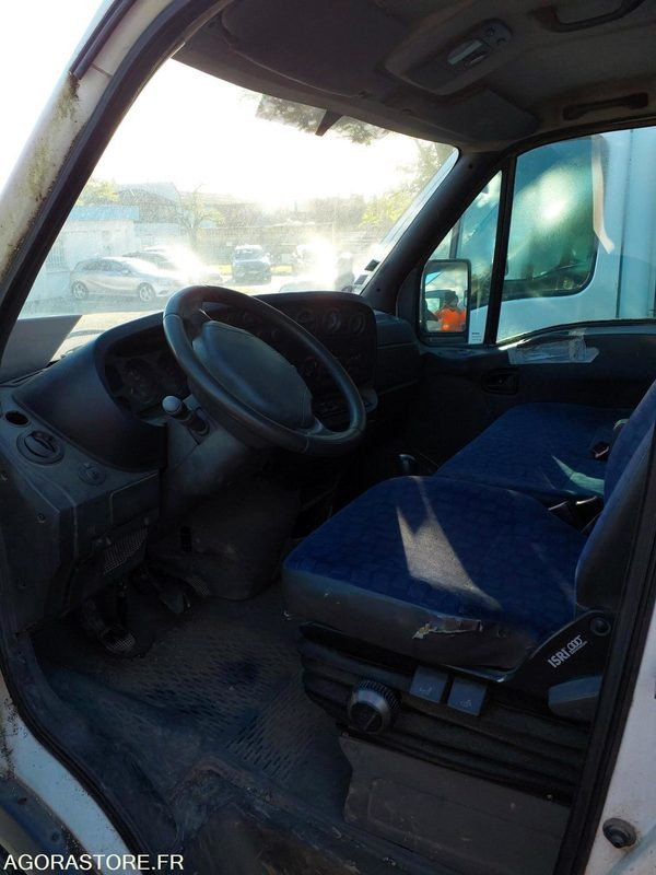 Fourgon IVECO DAILY - 2003 - 301454km - DM678TN - Gesloten bestelwagen: afbeelding 2 Fourgon IVECO DAILY - 2003 - 301454km - DM678TN - Gesloten bestelwagen: afbeelding 2