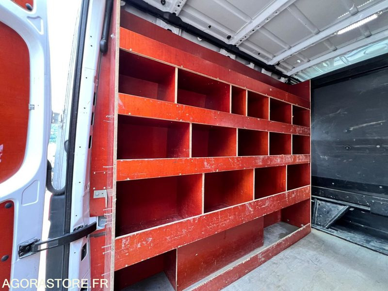Fourgon Mercedes-Benz SPRINTER 2 V6 3L 190cv - 2014 - 143500Kms - Gesloten bestelwagen: afbeelding 4 Fourgon Mercedes-Benz SPRINTER 2 V6 3L 190cv - 2014 - 143500Kms - Gesloten bestelwagen: afbeelding 4