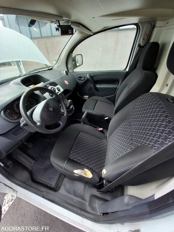 Fourgonnette frigorifique RENAULT - CN707CZ - Kleine bestelwagen: afbeelding 4 Fourgonnette frigorifique RENAULT - CN707CZ - Kleine bestelwagen: afbeelding 4