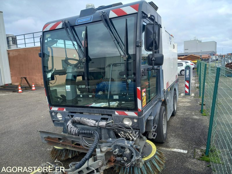 BALAYEUSE SCHMIDT CLEANGO 500-5M3-2019-N°57 - FONCTIONNELLE - VENDU DANS L'ETAT - Gemeentelijke machine/ Speciaal: afbeelding 2 BALAYEUSE SCHMIDT CLEANGO 500-5M3-2019-N°57 - FONCTIONNELLE - VENDU DANS L'ETAT - Gemeentelijke machine/ Speciaal: afbeelding 2