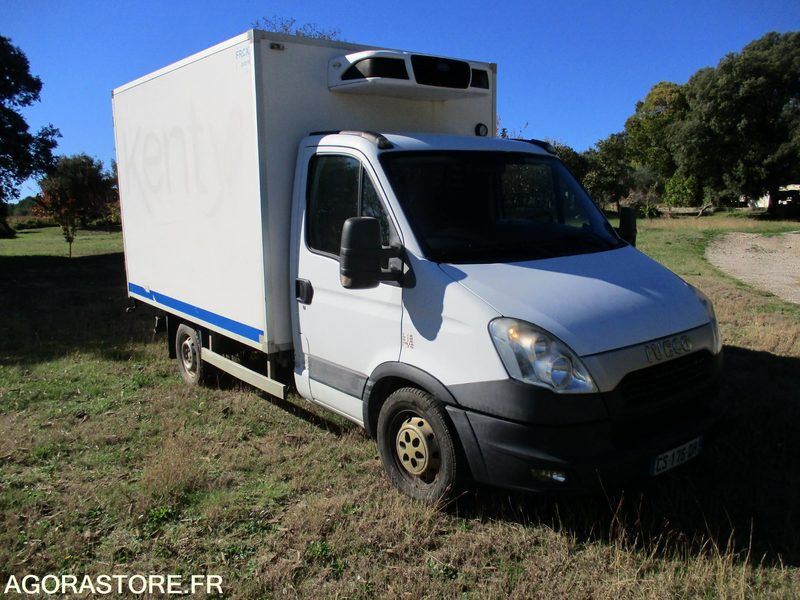 IVECO 35S13 de 2013 chassis cabine frigorifique idéal pour modifié en benne - Koelwagen: afbeelding 2 IVECO 35S13 de 2013 chassis cabine frigorifique idéal pour modifié en benne - Koelwagen: afbeelding 2