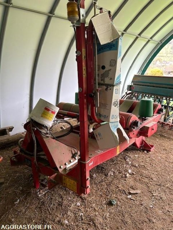 ENRUBANNEUSE PORTEE KVENERLAND 7710C - 2013 - Landbouwmachine: afbeelding 1 ENRUBANNEUSE PORTEE KVENERLAND 7710C - 2013 - Landbouwmachine: afbeelding 1