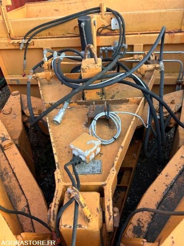 ETRAVE SICOMETAL + SALEUSE ZAGRODA - Landbouwmachine: afbeelding 2 ETRAVE SICOMETAL + SALEUSE ZAGRODA - Landbouwmachine: afbeelding 2