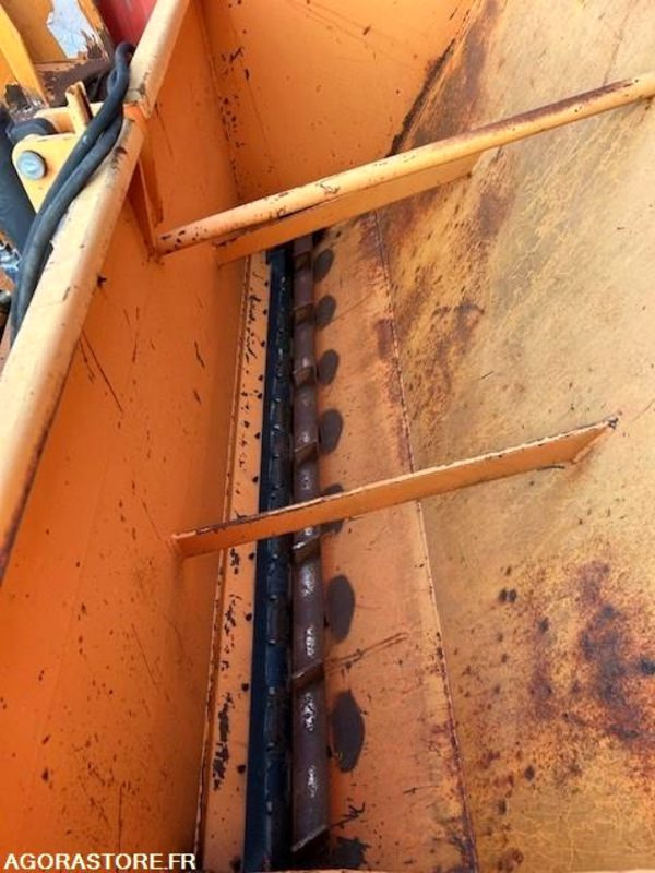 ETRAVE SICOMETAL + SALEUSE ZAGRODA - Landbouwmachine: afbeelding 4 ETRAVE SICOMETAL + SALEUSE ZAGRODA - Landbouwmachine: afbeelding 4