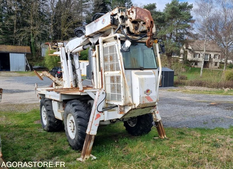 MACHINE A PLANTER LES POTEAUX - RISA CHALLENGER - 2001 - 3950heures - Vrachtwagen hoogwerker: afbeelding 2 MACHINE A PLANTER LES POTEAUX - RISA CHALLENGER - 2001 - 3950heures - Vrachtwagen hoogwerker: afbeelding 2
