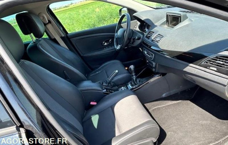 MEGANE 1.2 L TCE 115 CH BOSE EDITION - 2013 - 97 595 kms - Personenwagen: afbeelding 4 MEGANE 1.2 L TCE 115 CH BOSE EDITION - 2013 - 97 595 kms - Personenwagen: afbeelding 4