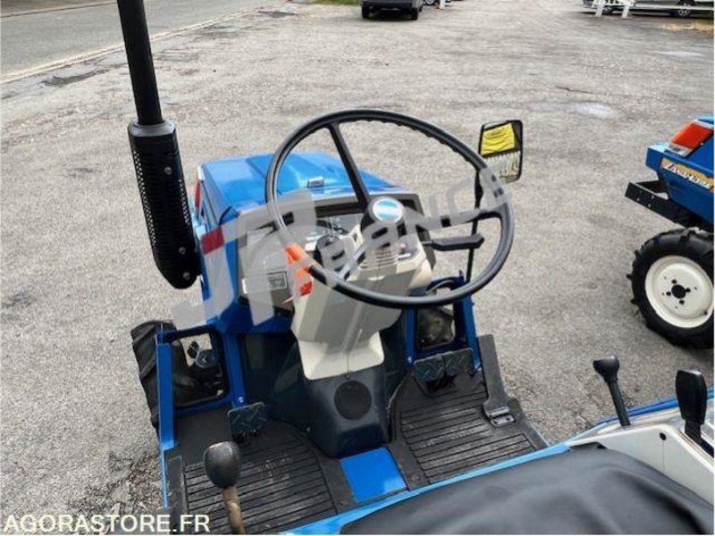 MICROTRACTEUR ISEKI 14 CV 4 ROUES MOTRICES DIESEL 1263H DANS L'ETAT ROULANT - Tractor: afbeelding 4 MICROTRACTEUR ISEKI 14 CV 4 ROUES MOTRICES DIESEL 1263H DANS L'ETAT ROULANT - Tractor: afbeelding 4