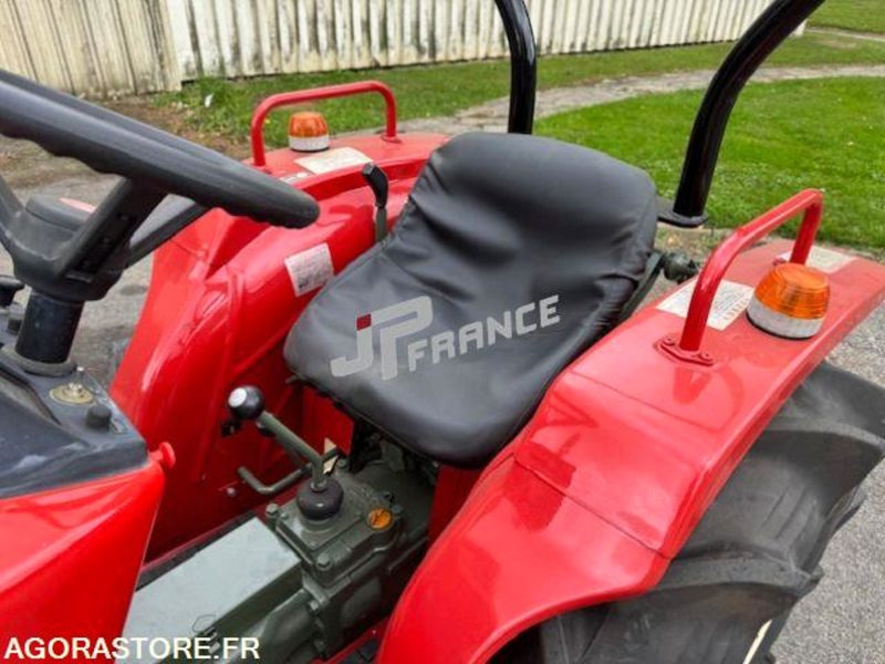 MICROTRACTEUR YANMAR 20CV 2 CYLINDRES 1150CM3 D'OCCASION 2RM TRES BON ETAT 810H - Tractor: afbeelding 4 MICROTRACTEUR YANMAR 20CV 2 CYLINDRES 1150CM3 D'OCCASION 2RM TRES BON ETAT 810H - Tractor: afbeelding 4