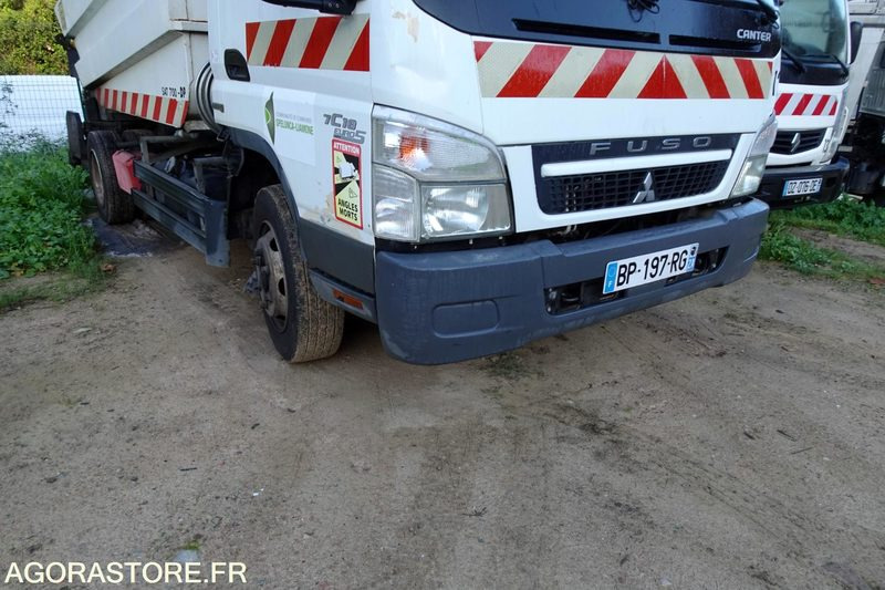 Mitsubishi Fuso - Vuilniswagen: afbeelding 2 Mitsubishi Fuso - Vuilniswagen: afbeelding 2