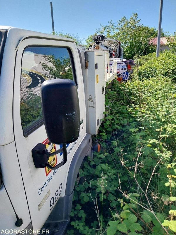 NISSAN Cabstar BAROCLEAN 2007 (265000Km) Non Roulant VENTE EXPORT UNIQUEMENT - Vacuümwagen: afbeelding 3 NISSAN Cabstar BAROCLEAN 2007 (265000Km) Non Roulant VENTE EXPORT UNIQUEMENT - Vacuümwagen: afbeelding 3