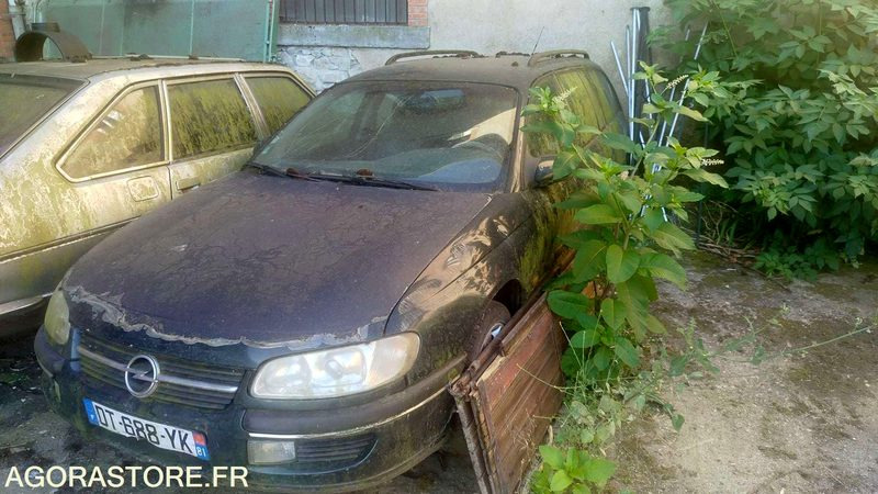 OPEL OMÉGA BREAK - 1996 - Stationwagen: afbeelding 2 OPEL OMÉGA BREAK - 1996 - Stationwagen: afbeelding 2