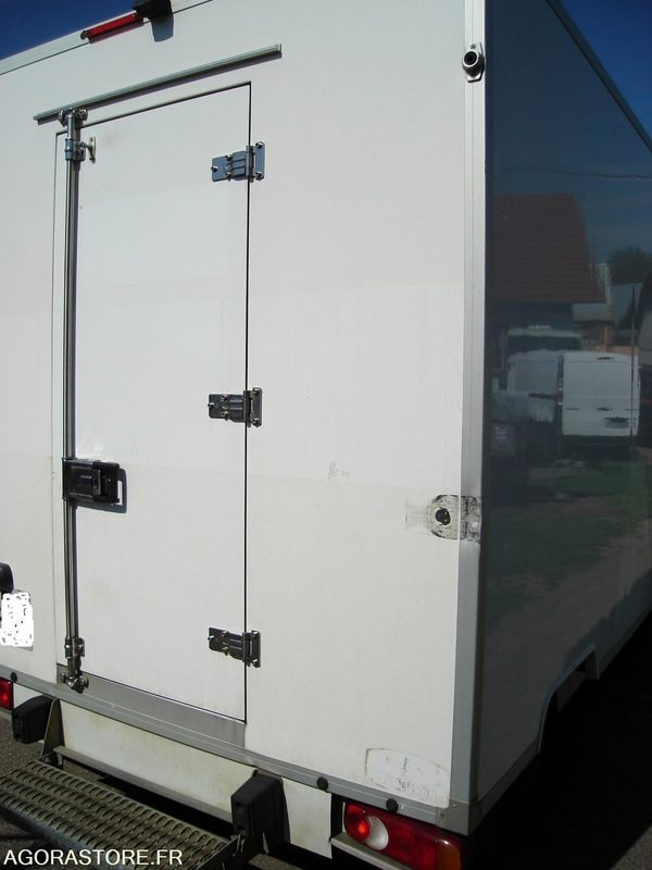 OPEL VIVARO FRIGORIFIQUE - 2017 - 159600KM - Koelwagen: afbeelding 3 OPEL VIVARO FRIGORIFIQUE - 2017 - 159600KM - Koelwagen: afbeelding 3