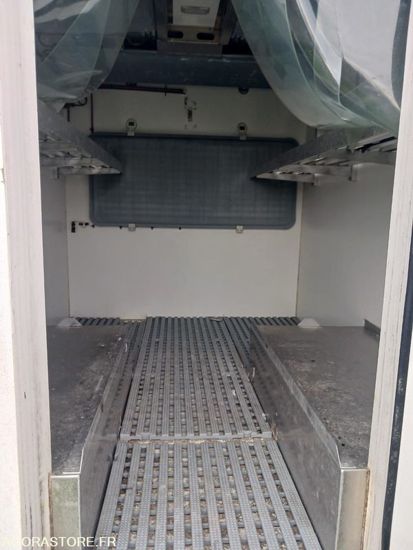 OPEL VIVARO FRIGORIFIQUE - 2017 - 159600KM - Koelwagen: afbeelding 4 OPEL VIVARO FRIGORIFIQUE - 2017 - 159600KM - Koelwagen: afbeelding 4