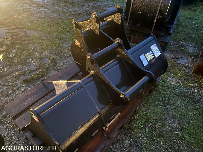 Godet Curage 1200mm S40 NEUF - Onderdelen voor Bouwmachine: afbeelding 1 Godet Curage 1200mm S40 NEUF - Onderdelen voor Bouwmachine: afbeelding 1