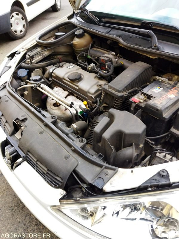 PEUGEOT 206 ESSENCE - Personenwagen: afbeelding 3 PEUGEOT 206 ESSENCE - Personenwagen: afbeelding 3