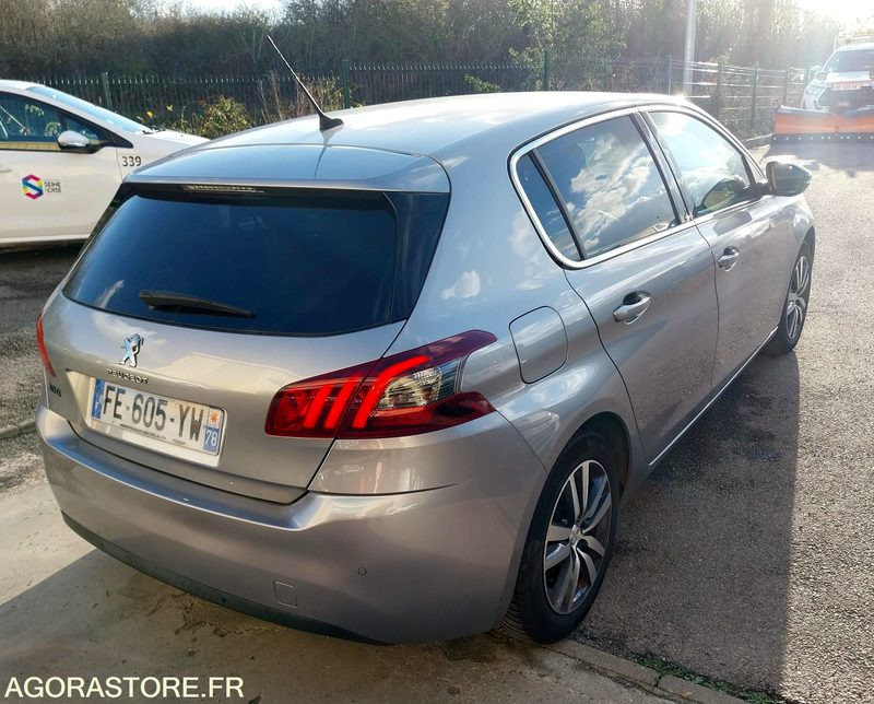 PEUGEOT 308 phase II - 110ch - 2019 - 172160km - ESSENCE - Personenwagen: afbeelding 5 PEUGEOT 308 phase II - 110ch - 2019 - 172160km - ESSENCE - Personenwagen: afbeelding 5