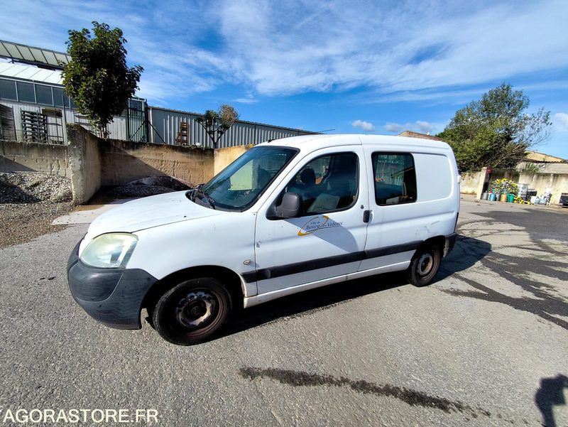 PEUGEOT PARTNER 1.4 ESSENCE NON ROULANT 214 615 KMS DU 03 JANVIER 2007 - Kleine bestelwagen: afbeelding 2 PEUGEOT PARTNER 1.4 ESSENCE NON ROULANT 214 615 KMS DU 03 JANVIER 2007 - Kleine bestelwagen: afbeelding 2