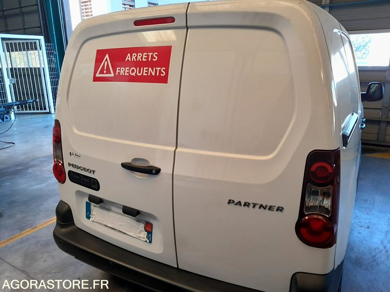 PEUGEOT PARTNER II 1.6 Vti 50026 kms 2016 frigo - Kleine bestelwagen: afbeelding 5 PEUGEOT PARTNER II 1.6 Vti 50026 kms 2016 frigo - Kleine bestelwagen: afbeelding 5