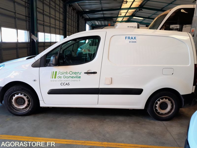 PEUGEOT PARTNER II 1.6 Vti 50026 kms 2016 frigo - Kleine bestelwagen: afbeelding 4 PEUGEOT PARTNER II 1.6 Vti 50026 kms 2016 frigo - Kleine bestelwagen: afbeelding 4