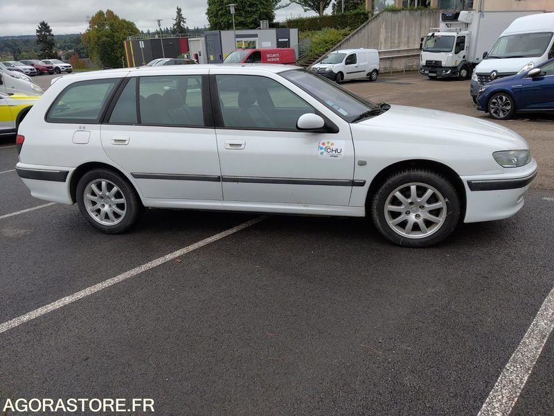 Peugeot 406 st pack sport break 2.2 essence 16v 160cv - Stationwagen: afbeelding 4 Peugeot 406 st pack sport break 2.2 essence 16v 160cv - Stationwagen: afbeelding 4