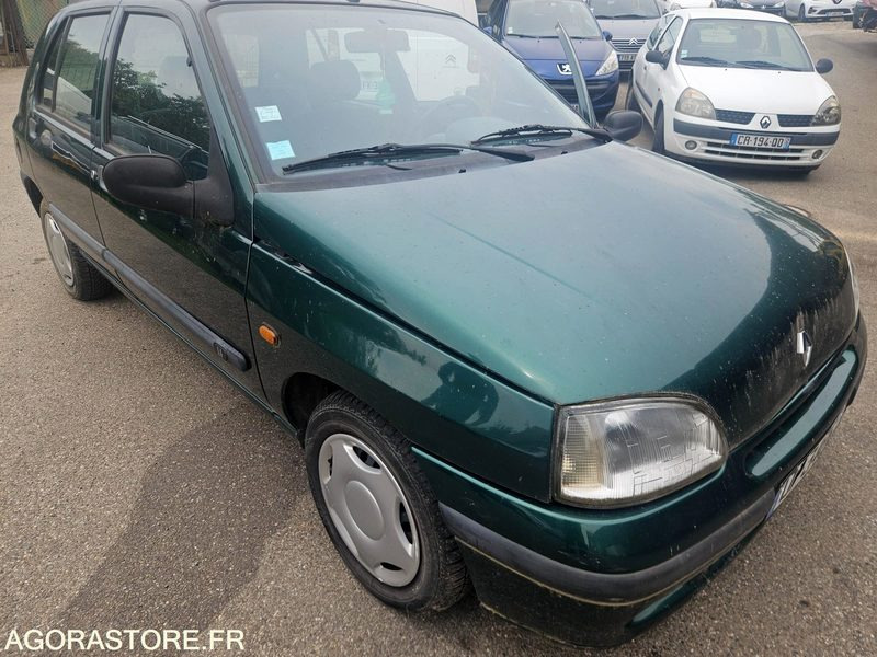 RENAULT CLIO 1996 - Personenwagen: afbeelding 4 RENAULT CLIO 1996 - Personenwagen: afbeelding 4