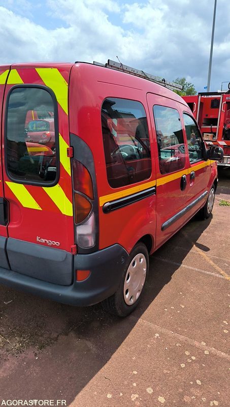 RENAULT KANGOO 1 PHASE 1 1,9L D 65CV - 2001 - 124560kms - Kleine bestelwagen: afbeelding 2 RENAULT KANGOO 1 PHASE 1 1,9L D 65CV - 2001 - 124560kms - Kleine bestelwagen: afbeelding 2