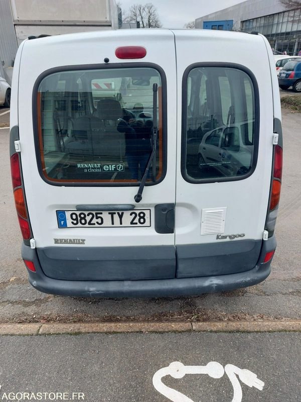RENAULT KANGOO - 2000 - 119 023KM - NON ROULANT - Kleine bestelwagen: afbeelding 4 RENAULT KANGOO - 2000 - 119 023KM - NON ROULANT - Kleine bestelwagen: afbeelding 4