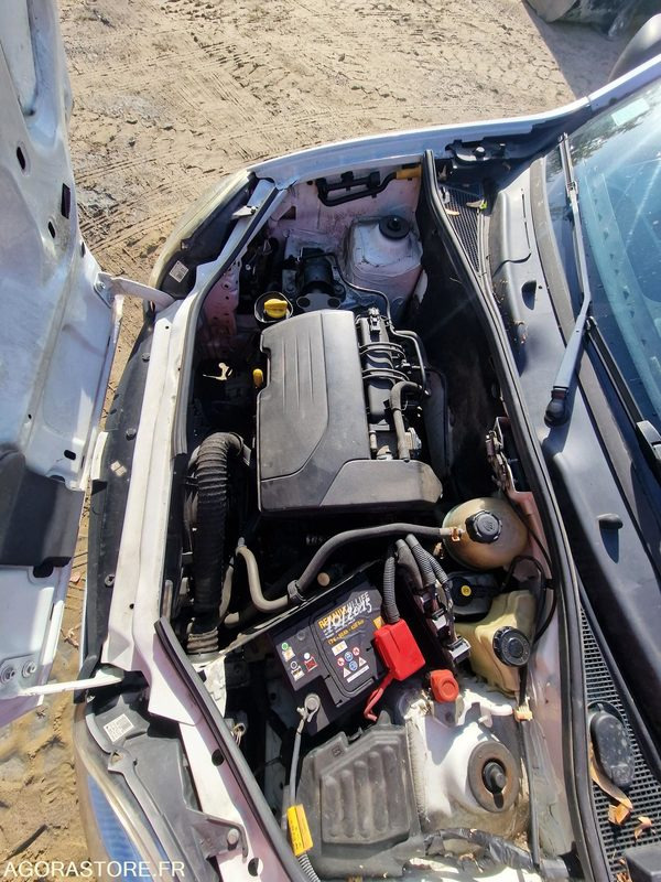 Kleine bestelwagen RENAULT KANGOO - LOT N°1: afbeelding 15 Kleine bestelwagen RENAULT KANGOO - LOT N°1: afbeelding 15