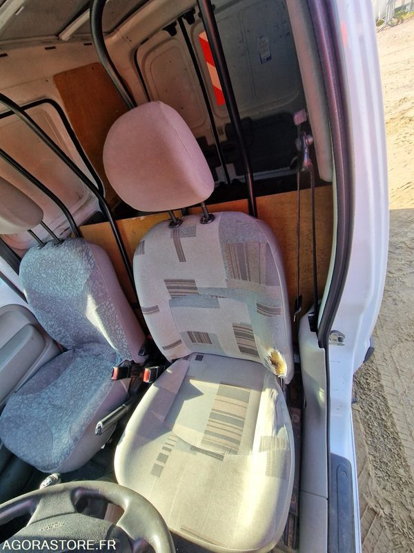 Kleine bestelwagen RENAULT KANGOO - LOT N°1: afbeelding 9 Kleine bestelwagen RENAULT KANGOO - LOT N°1: afbeelding 9