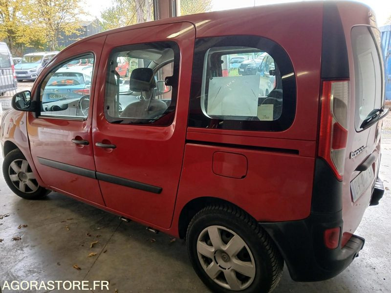 RENAULT KANGOO TPMR N°150546 - Schoolbus: afbeelding 3 RENAULT KANGOO TPMR N°150546 - Schoolbus: afbeelding 3