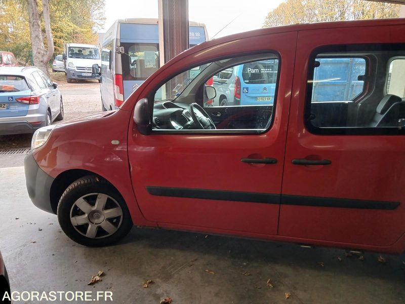 RENAULT KANGOO TPMR N°150546 - Schoolbus: afbeelding 4 RENAULT KANGOO TPMR N°150546 - Schoolbus: afbeelding 4