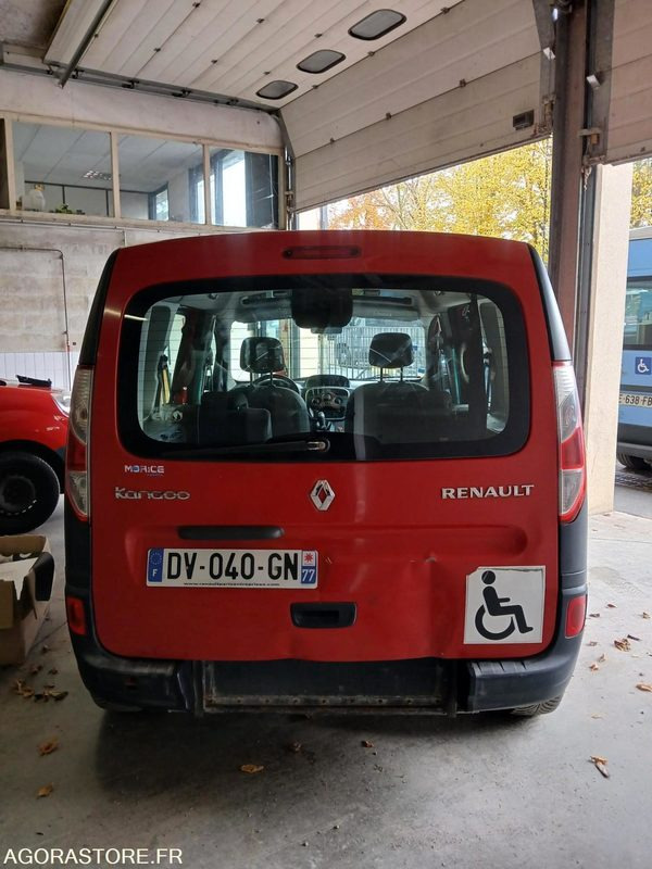 RENAULT KANGOO TPMR N°150546 - Schoolbus: afbeelding 2 RENAULT KANGOO TPMR N°150546 - Schoolbus: afbeelding 2